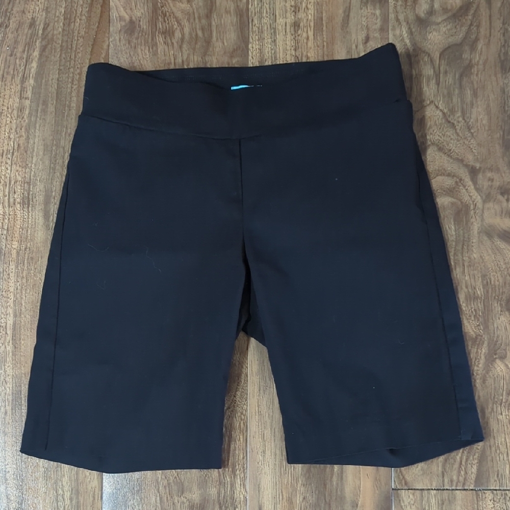 J. McLaughlin Women's Black Bermuda Bike Shorts